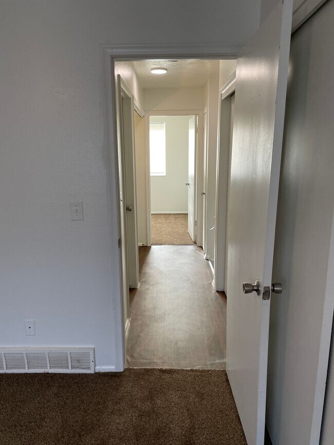 Building Photo - 3-Bedroom 1.5 Bath Twin-Home