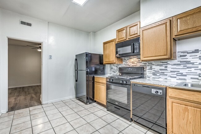 Building Photo - 1722 Waverly Pl