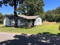 Building Photo - 500 Gillette Ave