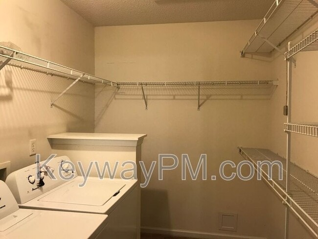 Building Photo - 2002 Caton Dr