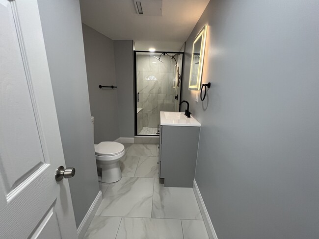 Building Photo - 452 Salem St