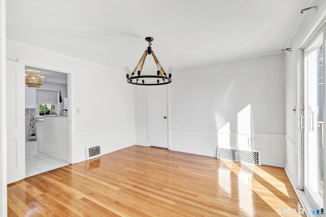 Building Photo - 124 Stiles St