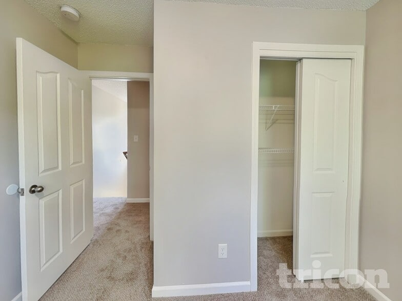 Building Photo - 5940 Briggs Dr