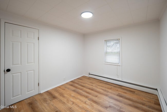 Building Photo - 37 Undine St