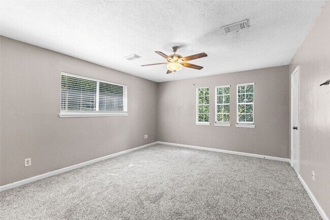 Building Photo - 5718 Upper Lake Dr