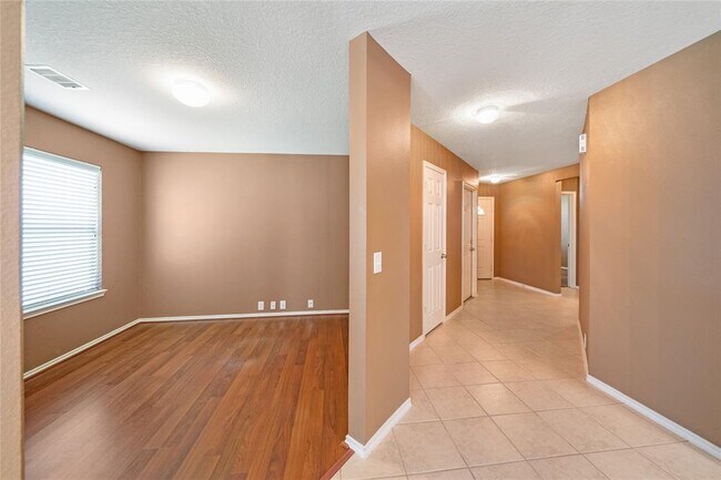 Building Photo - 5706 Baldwin Elm St