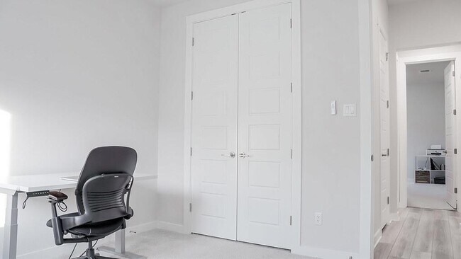 Building Photo - 1561 Sawmill Xing