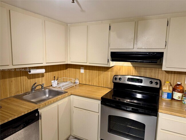 Building Photo - 2401 Collins Ave