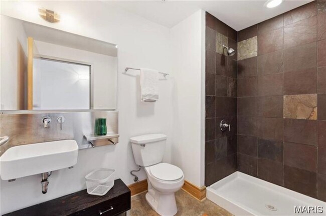 Building Photo - 2201 Locust St