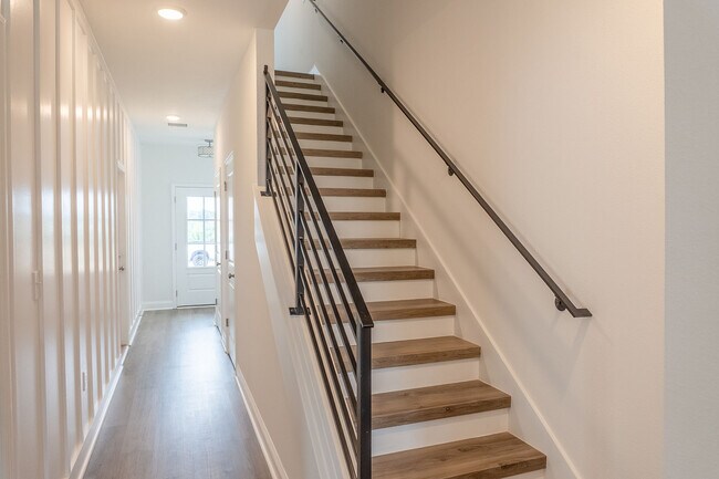 Building Photo - 1414 Landon Hills Dr