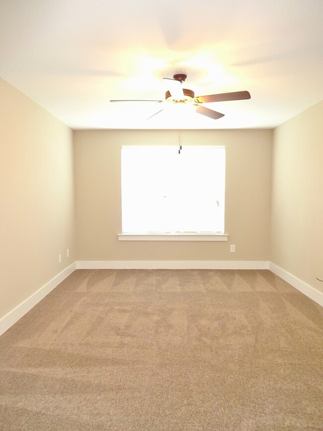 Building Photo - Spacious Town Home in Gardendale - Available to View Now!!!