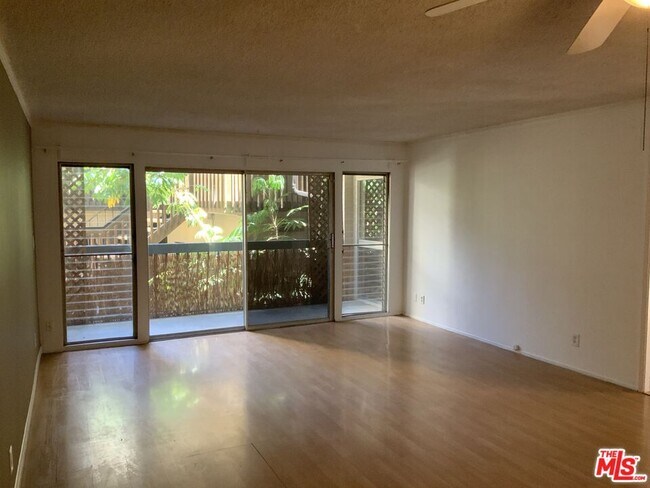 Building Photo - 5650 Cambridge Way