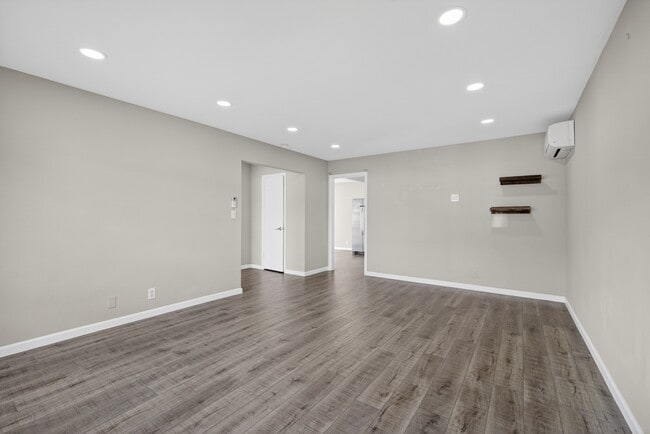 Building Photo - 42645 Newport Dr