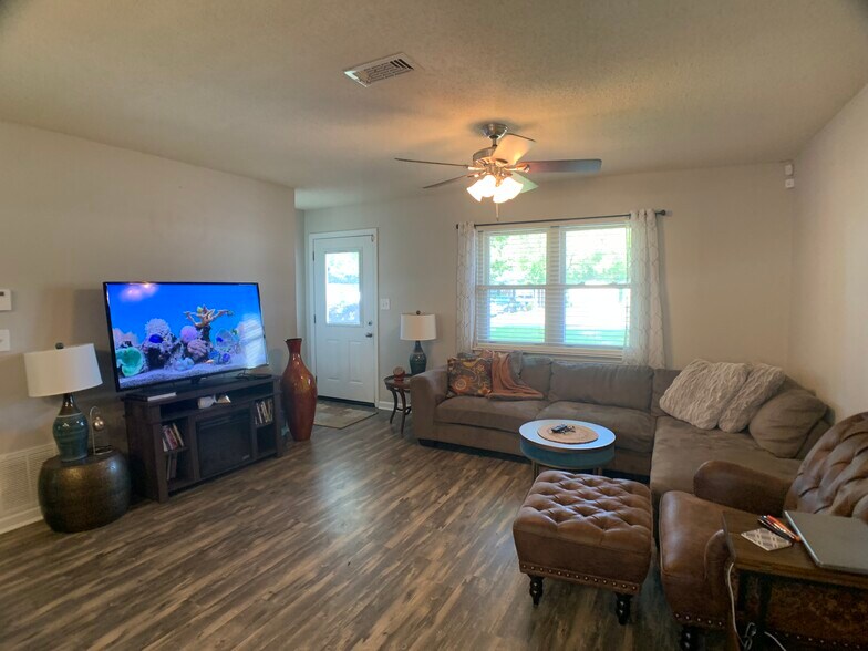 Livingroom - 205 Evergreen Dr