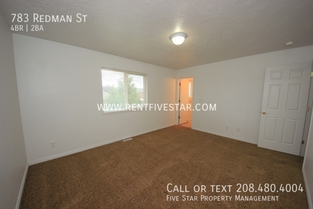 Building Photo - Spacious 4 Bedroom Home With Large Yard! V...