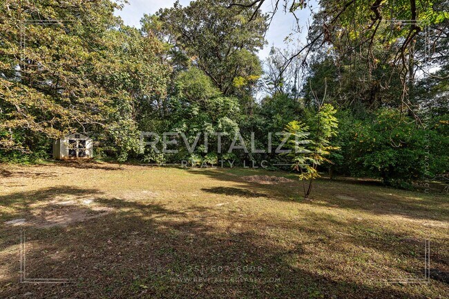 Building Photo - Updated Brick 3 Bed 1 Bath Home with Huge ...