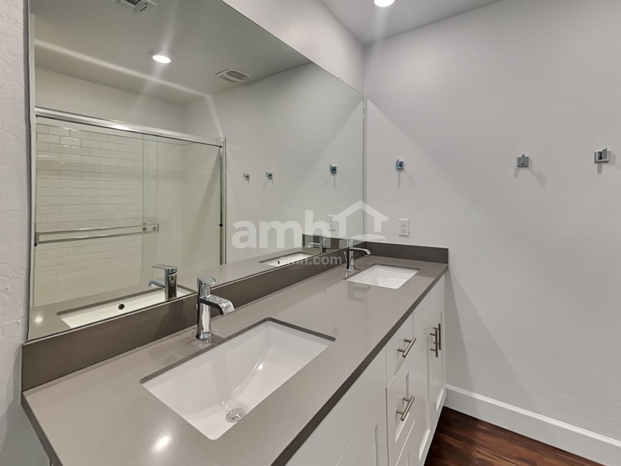 Building Photo - 17151 W Townley Ave