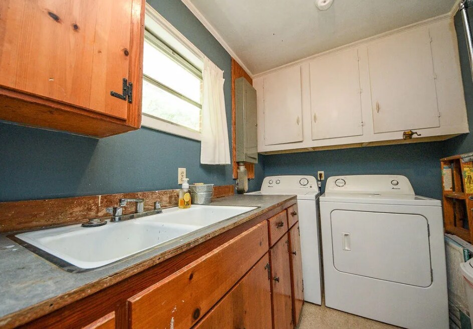 laundry - 2506 Elm Dr NE
