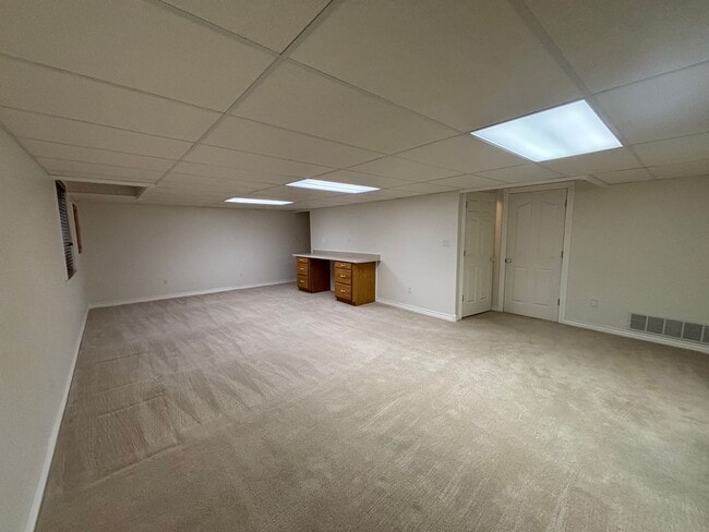Building Photo - Beautiful 2 Bedroom 2 Bathroom Storage Gal...