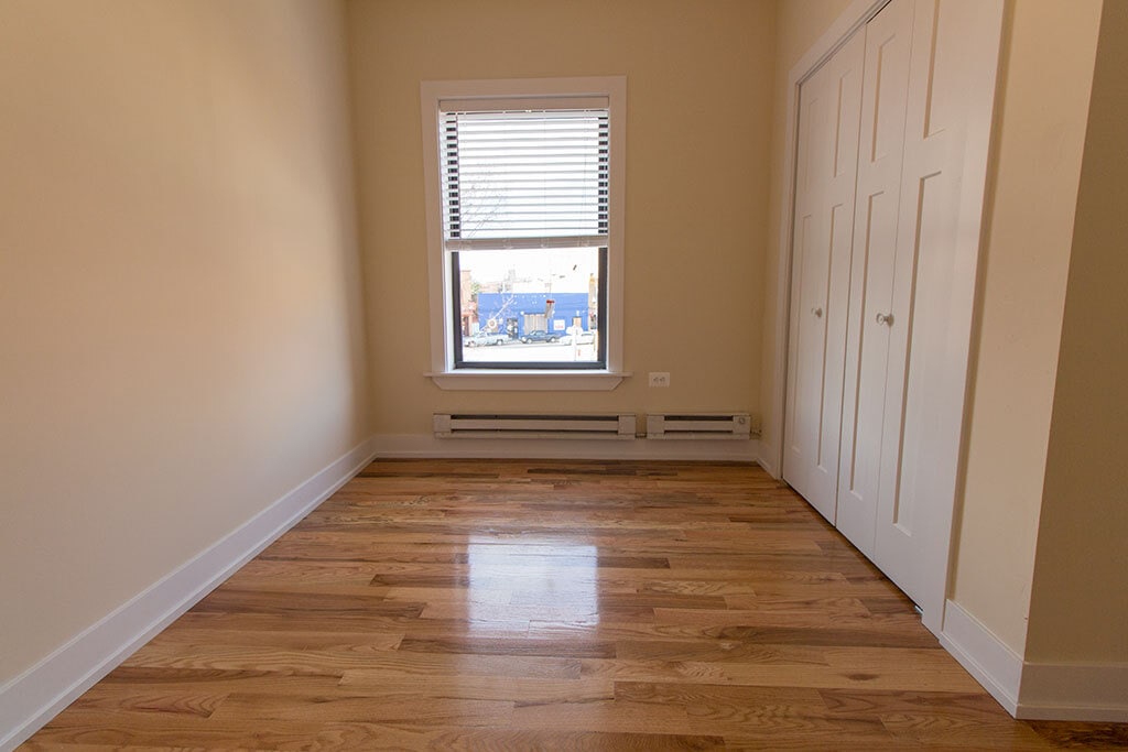 Building Photo - 909 W Cornelia Ave