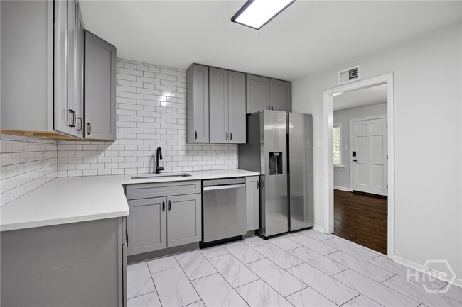 Building Photo - 1805 E 62nd St