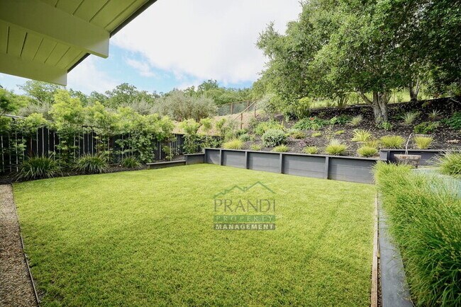 Building Photo - 18 Anchorage Ct