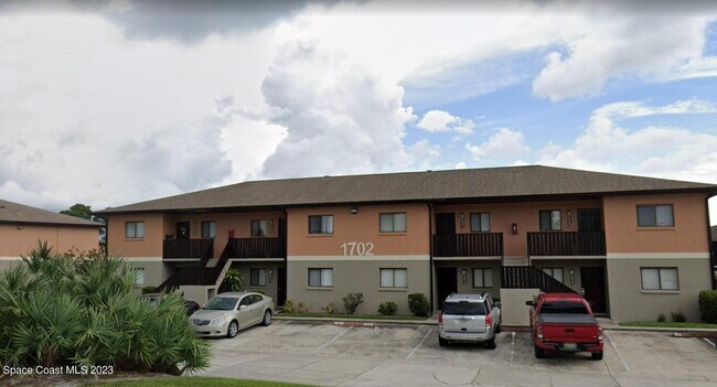 Building Photo - 1702 University Ln