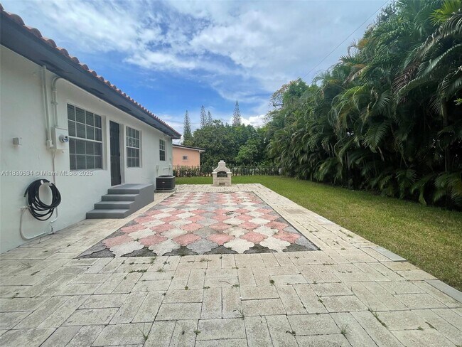 Building Photo - 845 Lorca St