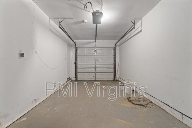 Building Photo - 3909 Wilmington Ct