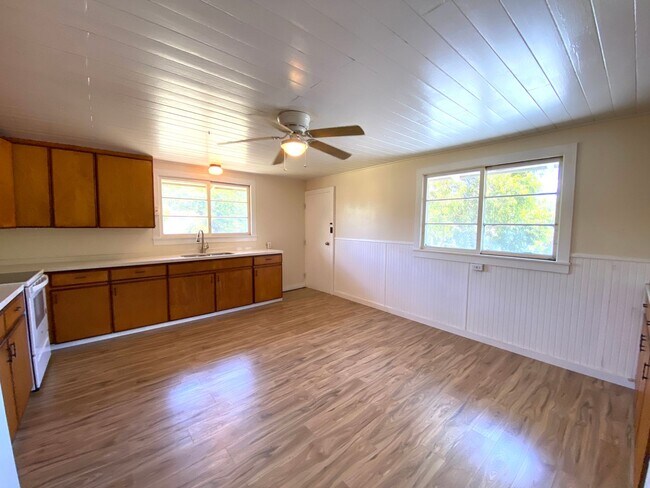 Building Photo - Charming 2-Bedroom Home in Prime Waimea Location