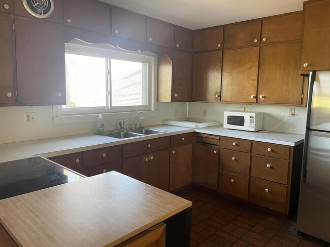 Building Photo - 7020 Brown Rd