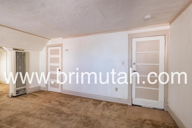 Building Photo - 368 S University St