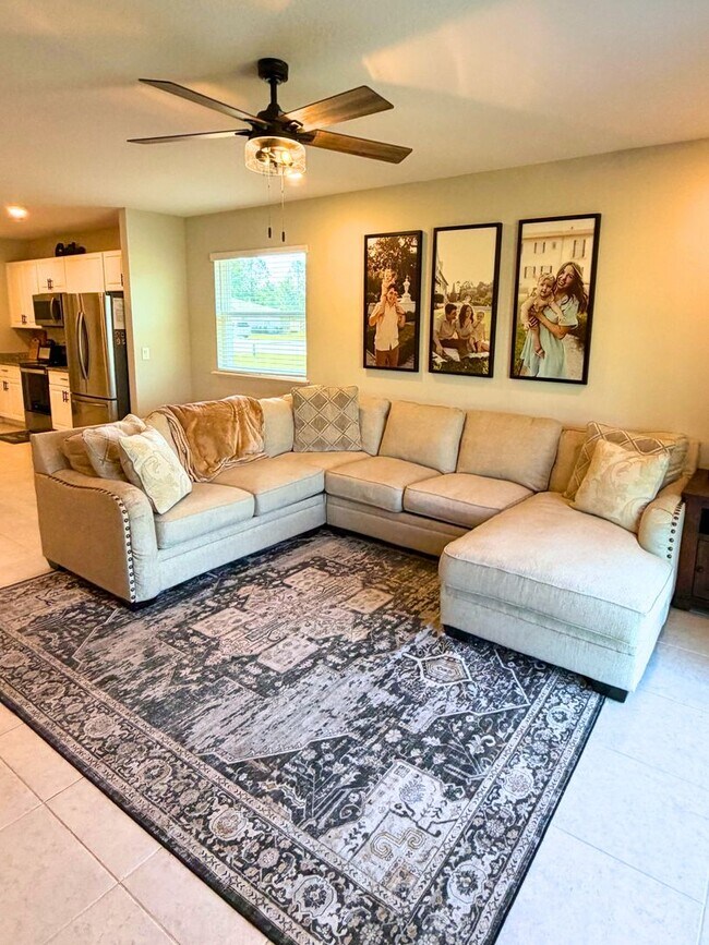 Building Photo - 4/2 open floor plan!