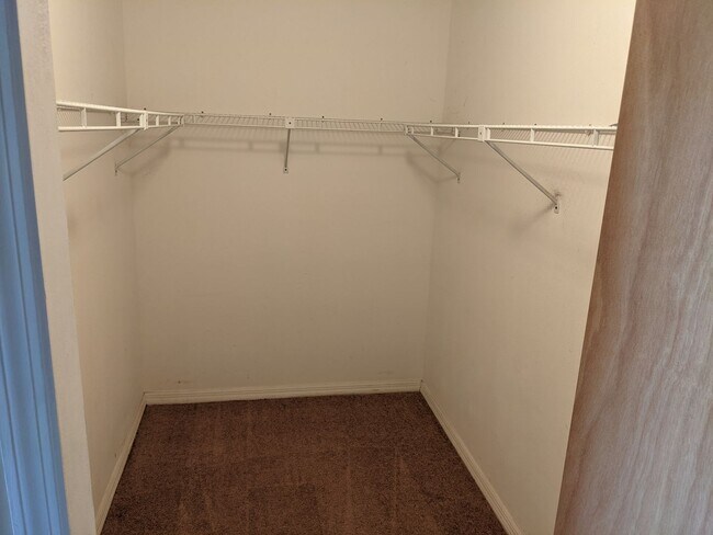 Building Photo - 3035 Finsterwald Dr