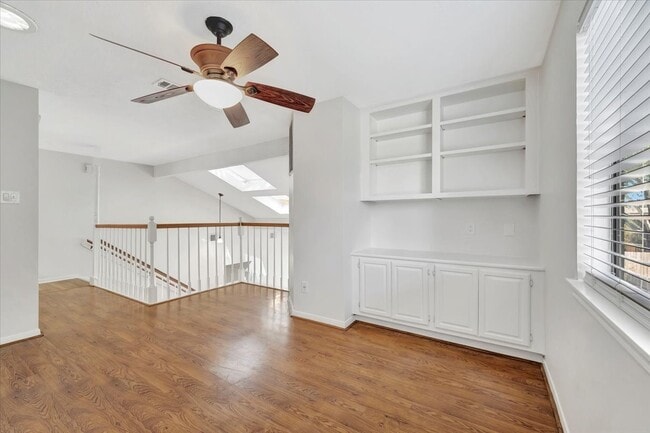 Building Photo - 15131 Cranbourne Dr