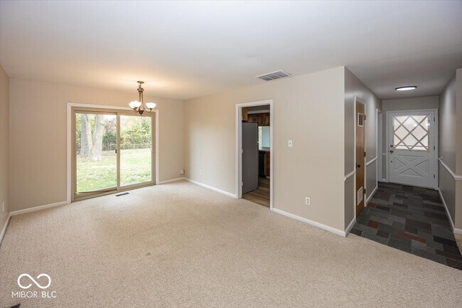 Building Photo - 130 Carmel View Dr