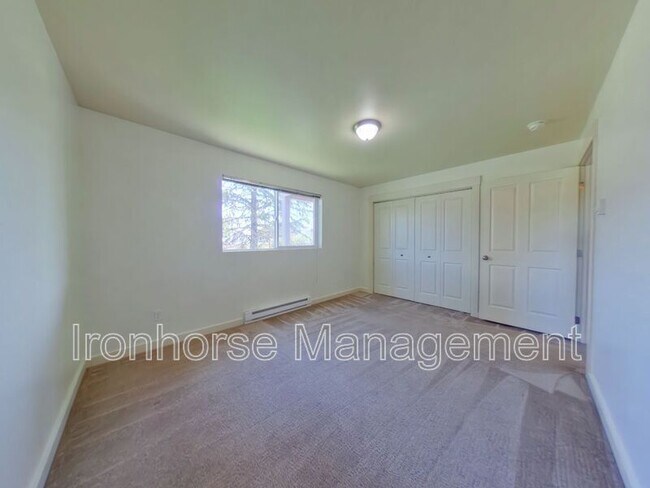 Building Photo - 807 W Villard St