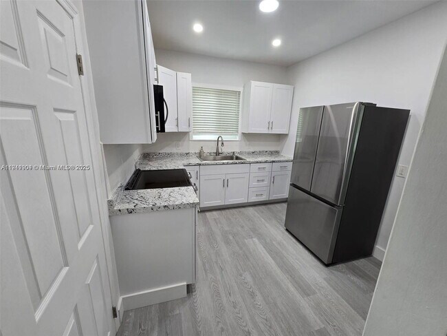 Building Photo - 1637 SW 17th St