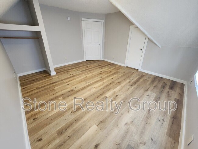 Building Photo - 610 S 5th St