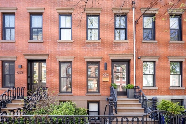 Building Photo - 634 Garden St