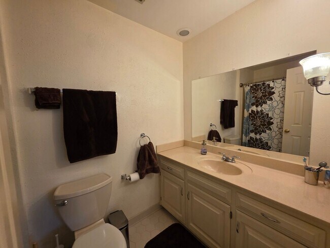 Building Photo - Ghent Square