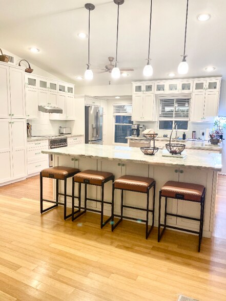 Building Photo - 12340 N 72nd Dr