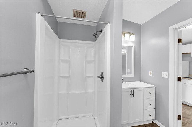 Building Photo - 1041 W 10th St