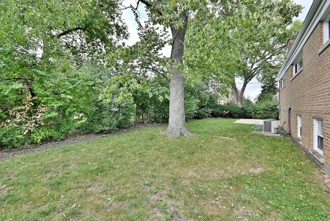 Building Photo - 6750 N Kostner Ave