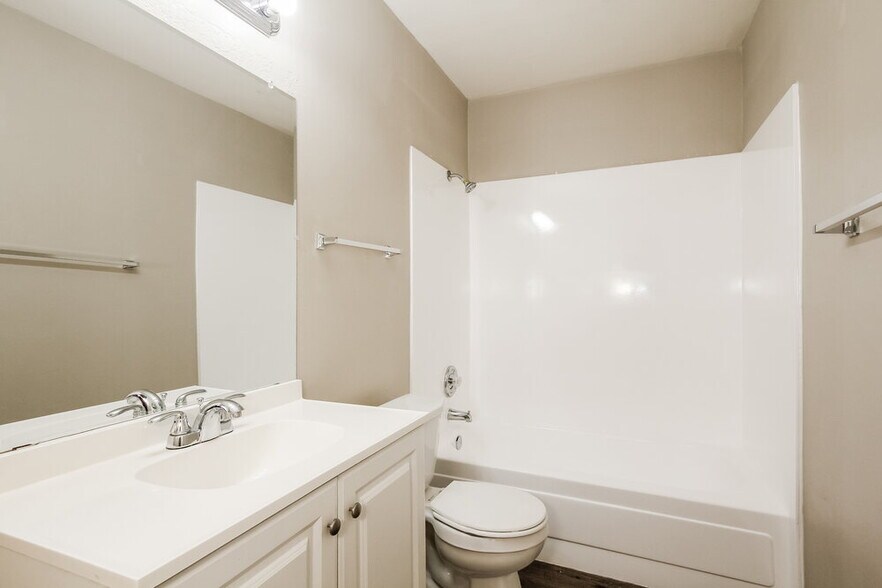 Building Photo - 6529 N 74th Dr