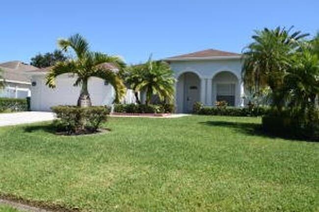 Building Photo - 1074 SW Janar Ave