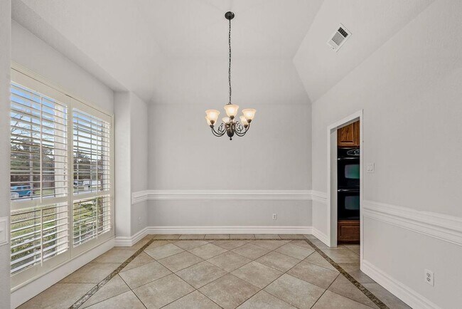 Building Photo - 365 Green Park Dr