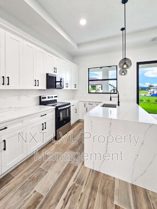 Building Photo - 4113 Kismet Pkwy W