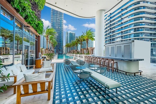 Building Photo - 801 S Miami Ave