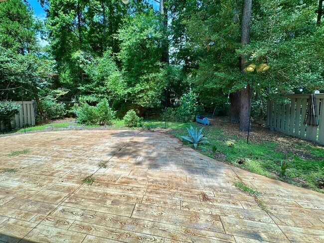 Building Photo - 109 Hickory Dr
